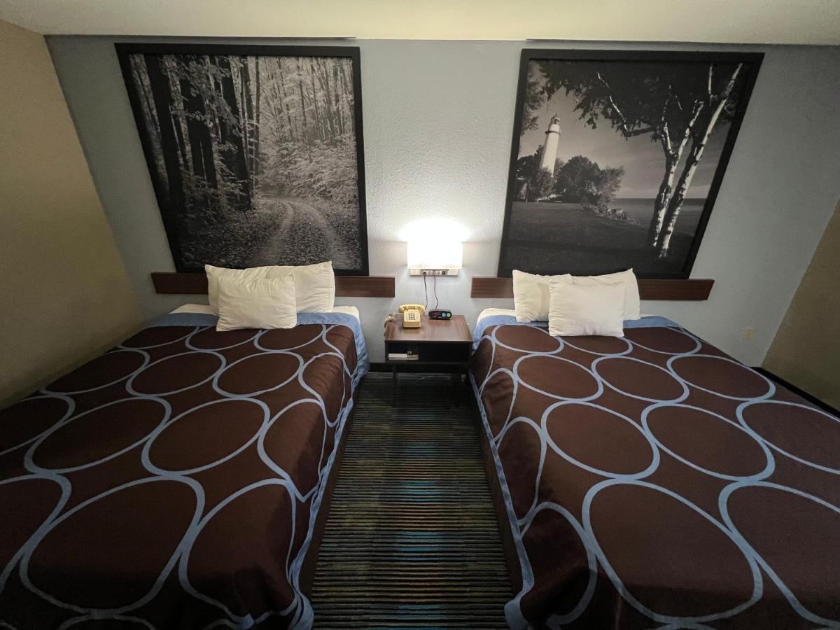 Super 8 By Wyndham Escanaba Exterior photo