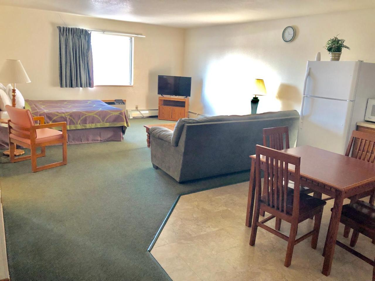 Super 8 By Wyndham Escanaba Exterior photo